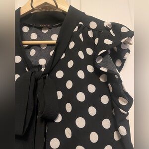 🖤Adorable Black and White Polka Dot Blouse w/Bow